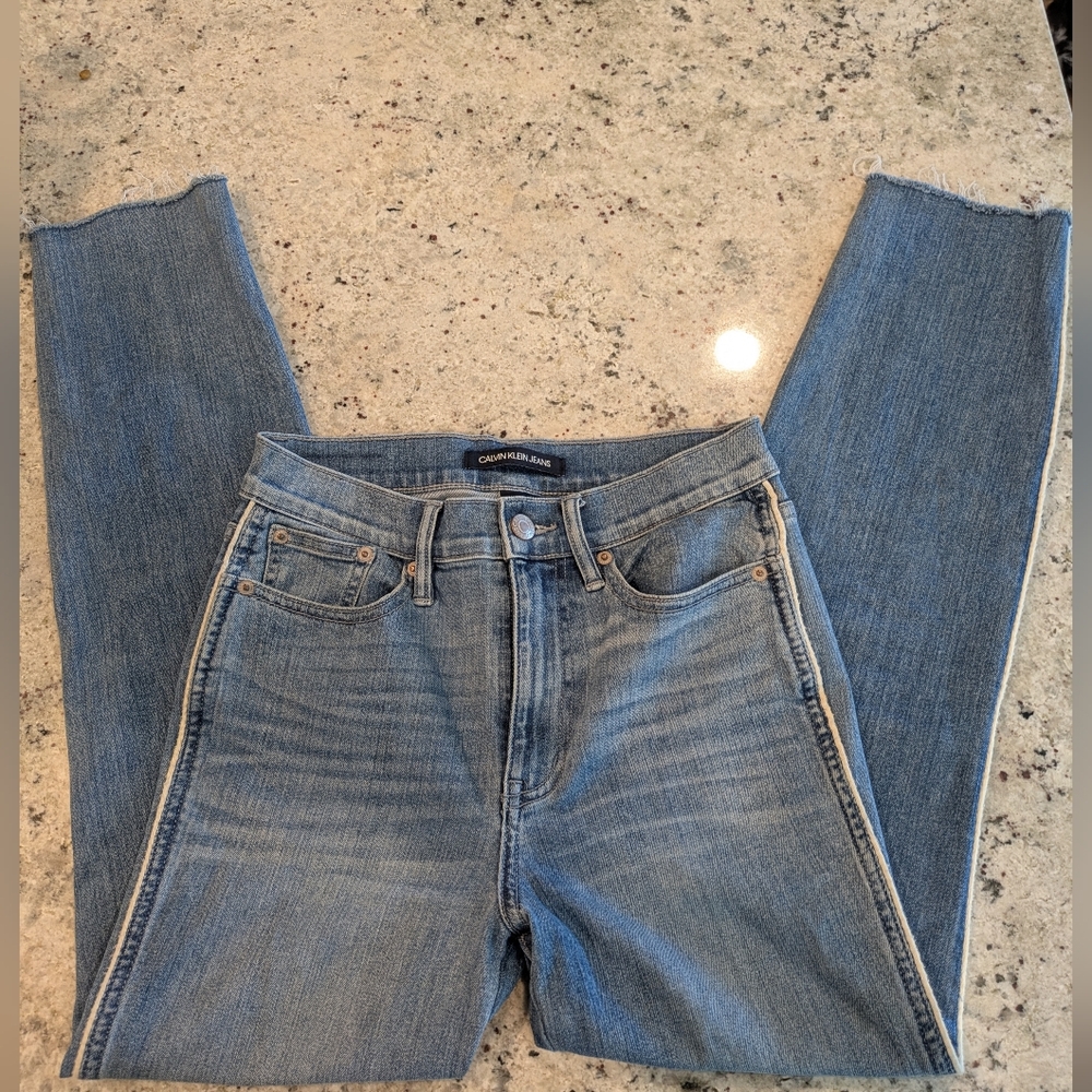 Calvin Klein Jeans Size 26  Slim Fit Raw Hem Light Wash Denim